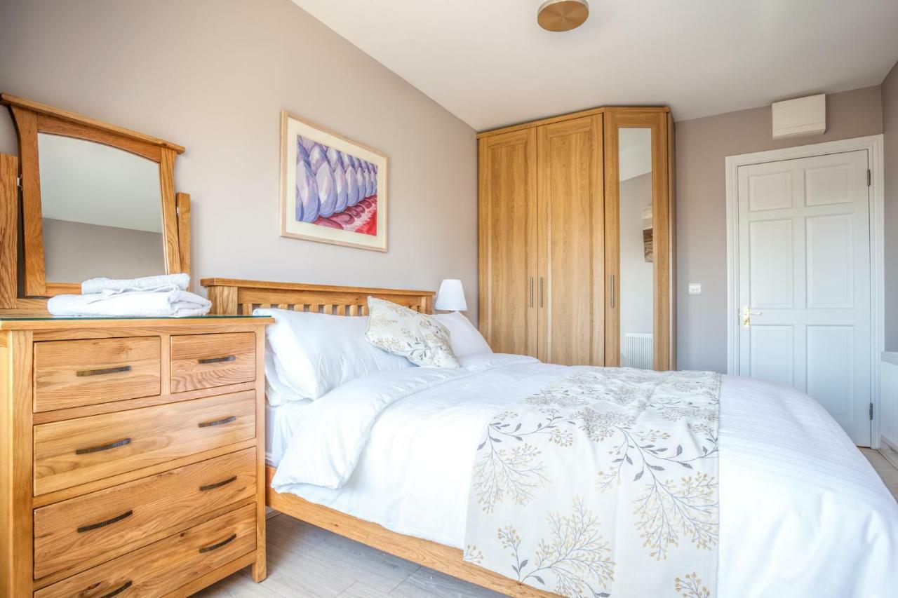 Tintawn House Hotel Sandyford Bagian luar foto