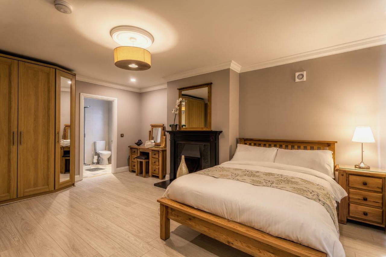 Tintawn House Hotel Sandyford Bagian luar foto