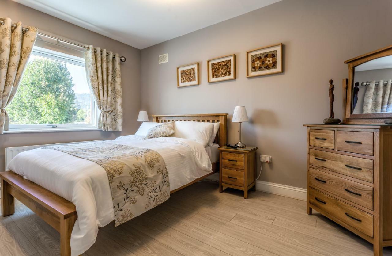 Tintawn House Hotel Sandyford Bagian luar foto