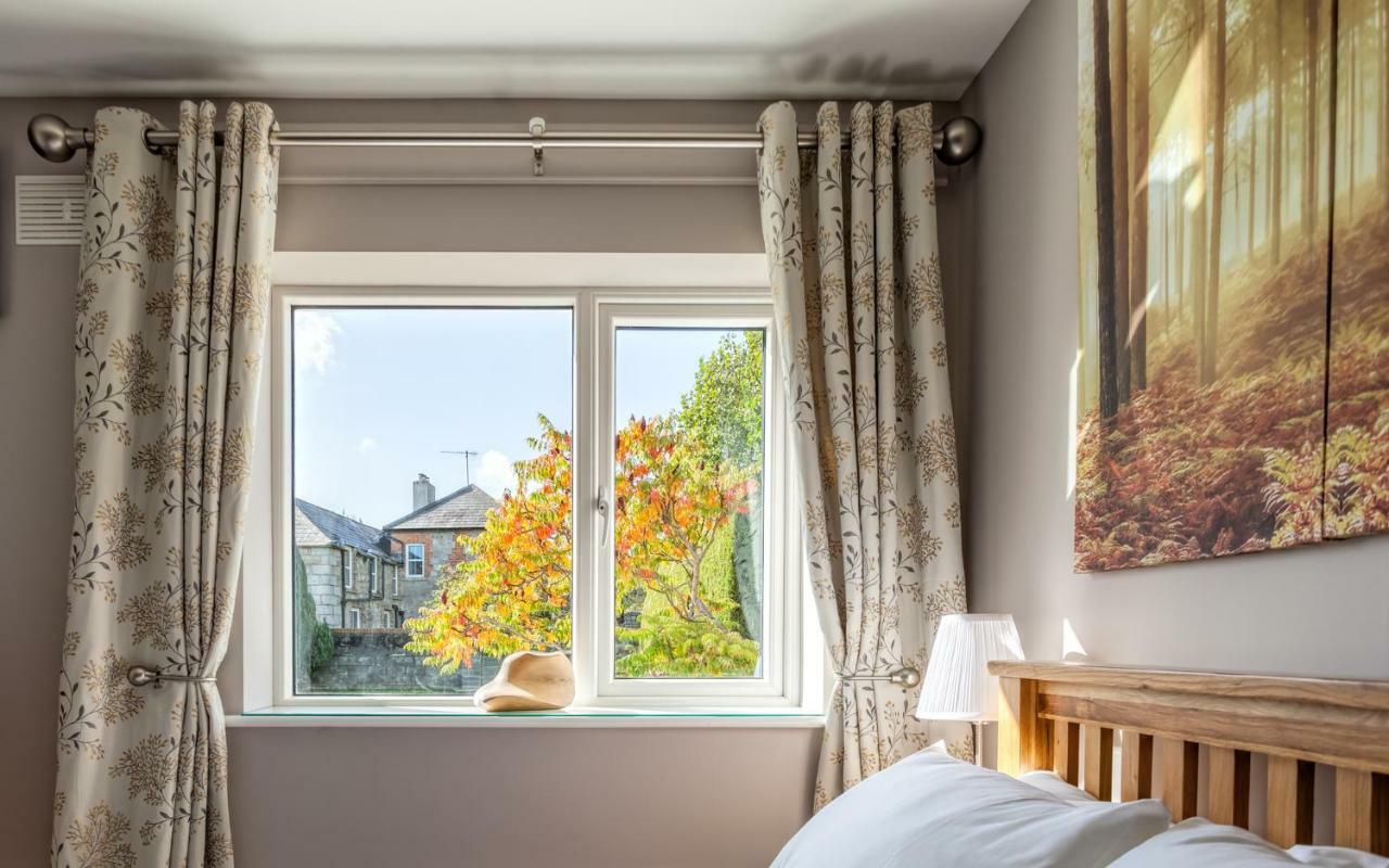 Tintawn House Hotel Sandyford Bagian luar foto
