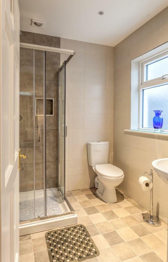 Tintawn House Hotel Sandyford Bagian luar foto