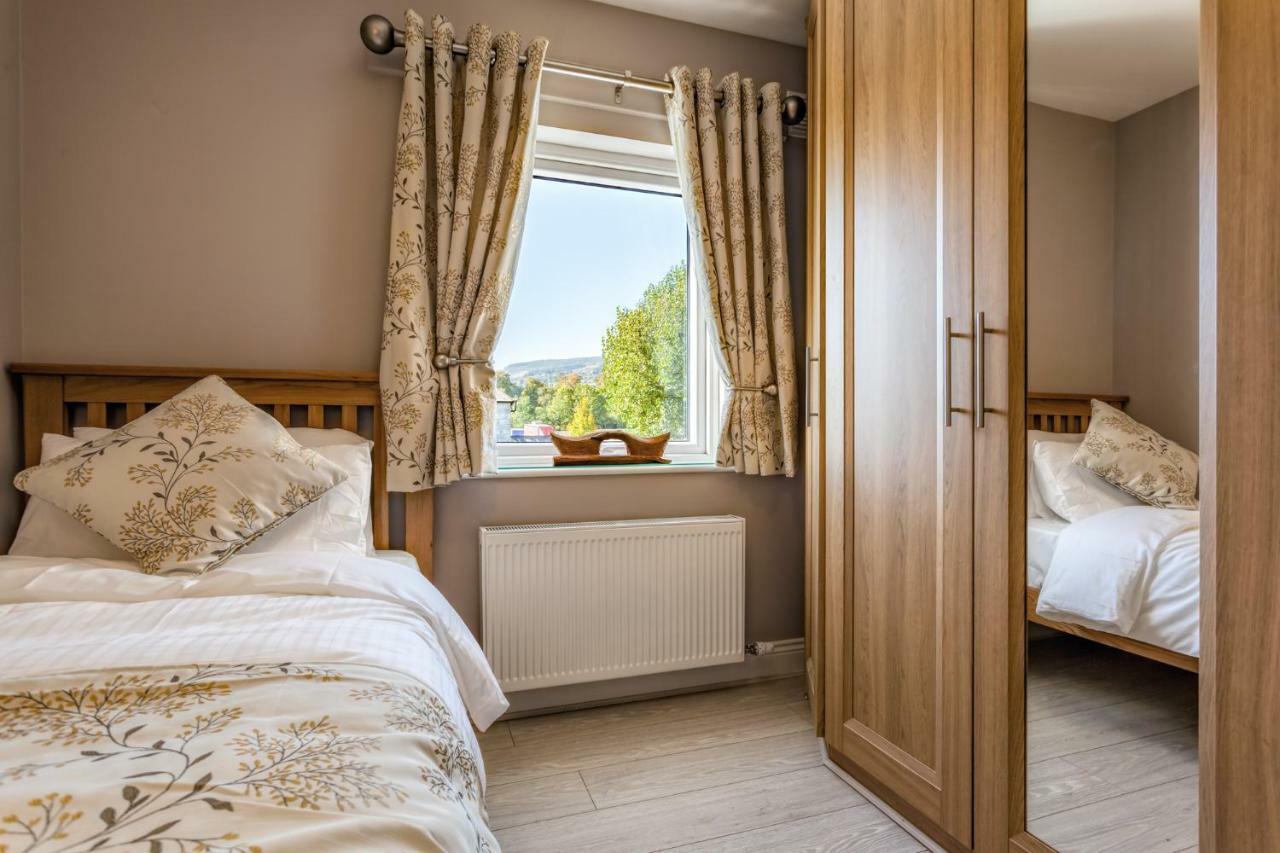 Tintawn House Hotel Sandyford Bagian luar foto