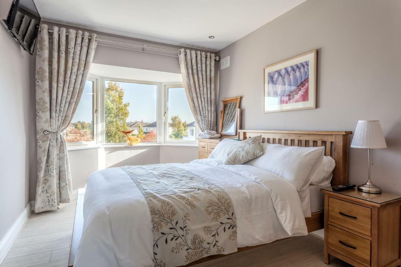 Tintawn House Hotel Sandyford Bagian luar foto