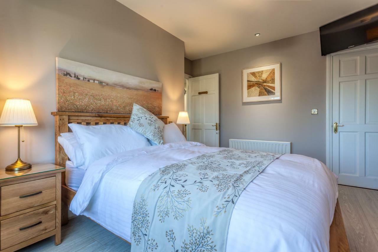 Tintawn House Hotel Sandyford Bagian luar foto