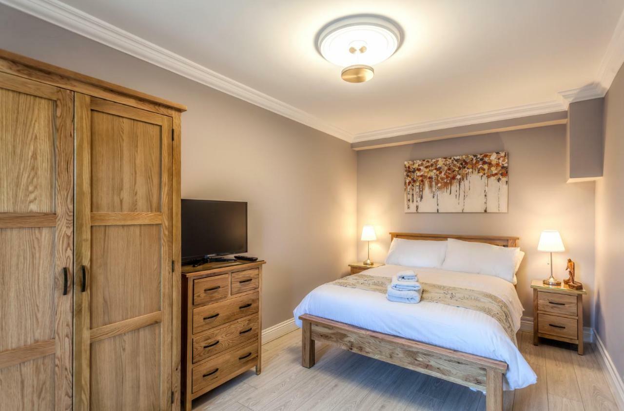 Tintawn House Hotel Sandyford Bagian luar foto