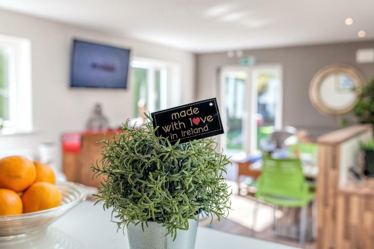 Tintawn House Hotel Sandyford Bagian luar foto