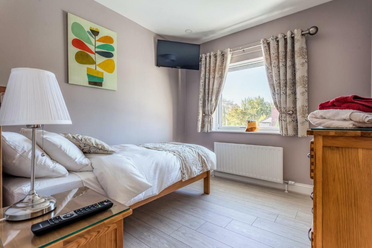Tintawn House Hotel Sandyford Bagian luar foto