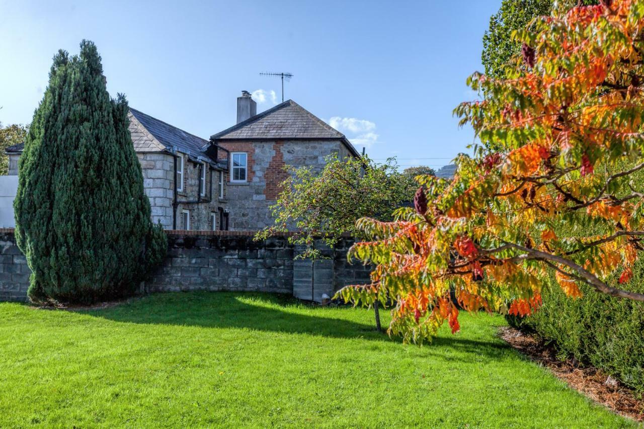 Tintawn House Hotel Sandyford Bagian luar foto