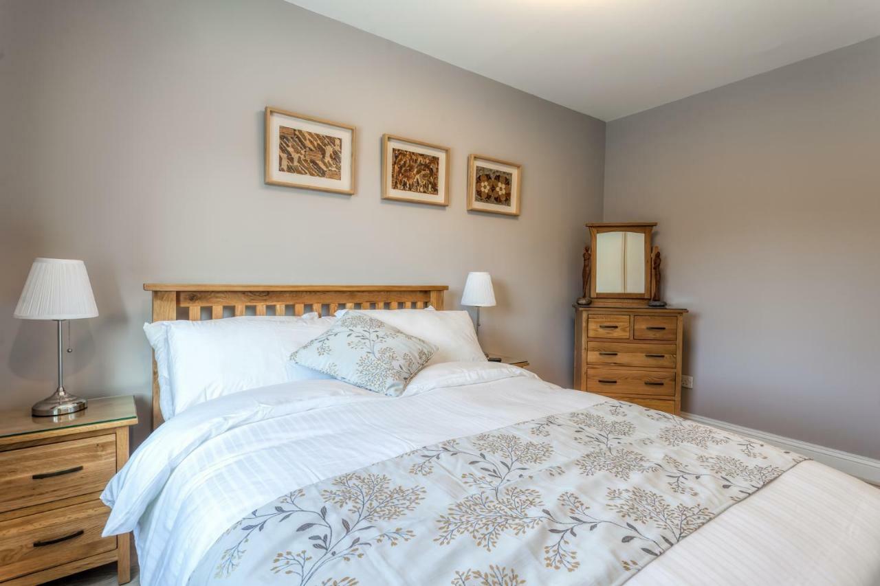 Tintawn House Hotel Sandyford Bagian luar foto
